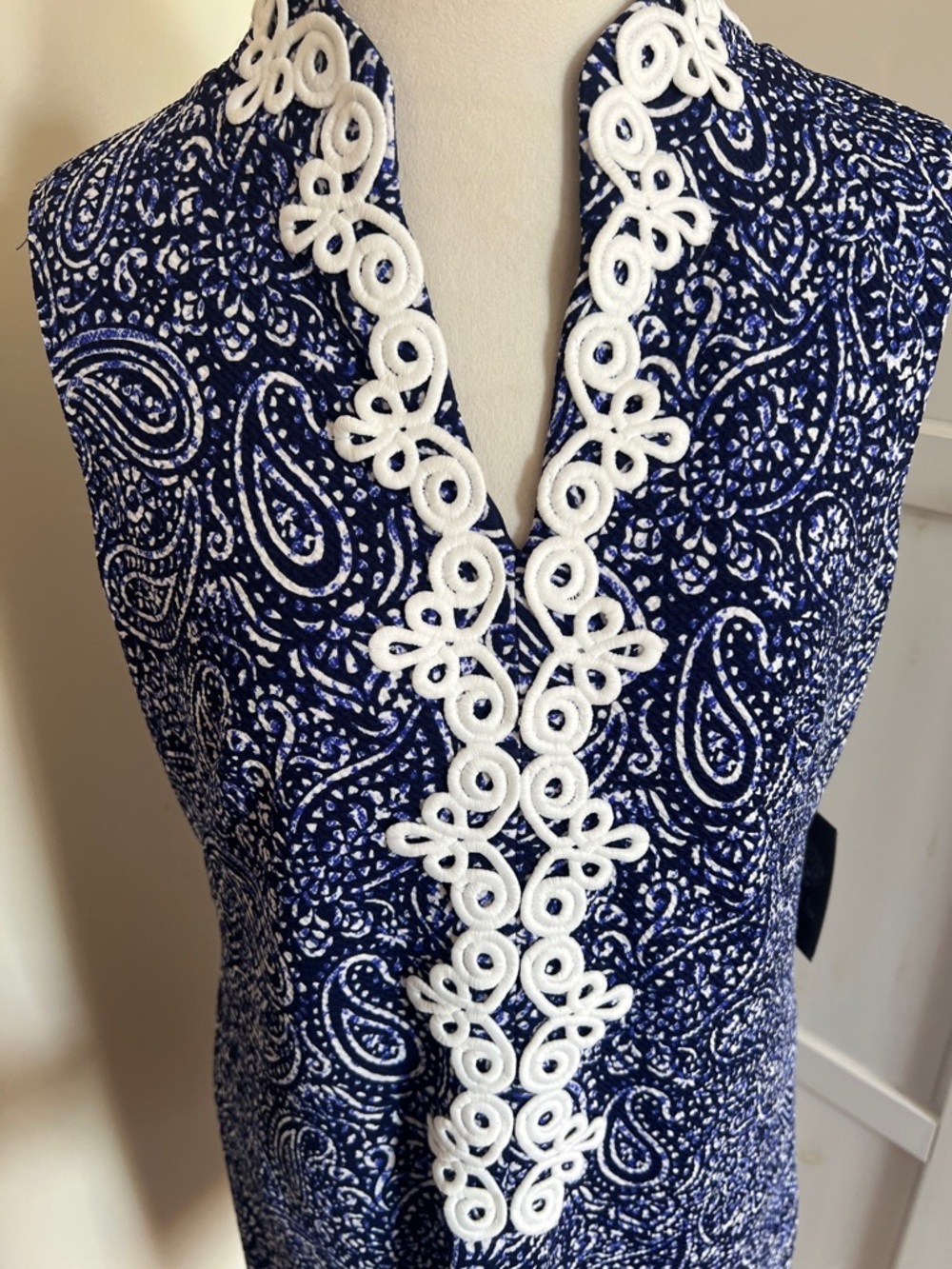 NWT Vince Camuto Navy and White Paisley Lace Statement Trim Shift Dress 12 - Picture 3 of 11